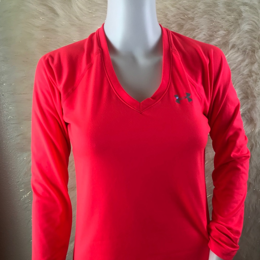 Women’s under armour shirt size small